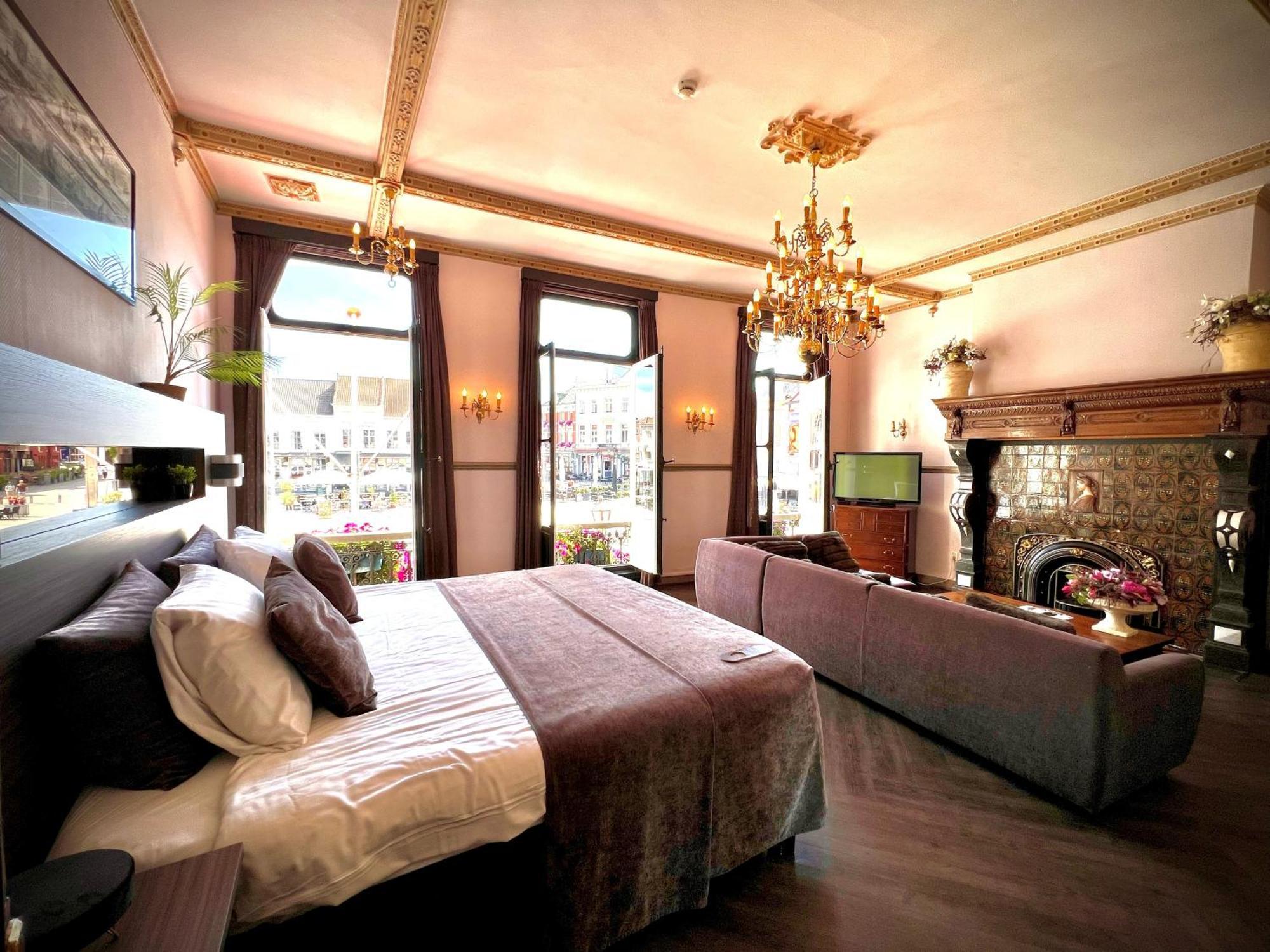 Grand Cafe Hotel De Bourgondier Bergen op Zoom Esterno foto