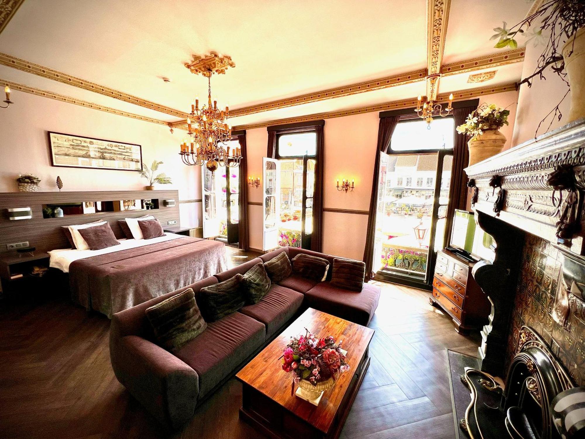 Grand Cafe Hotel De Bourgondier Bergen op Zoom Esterno foto