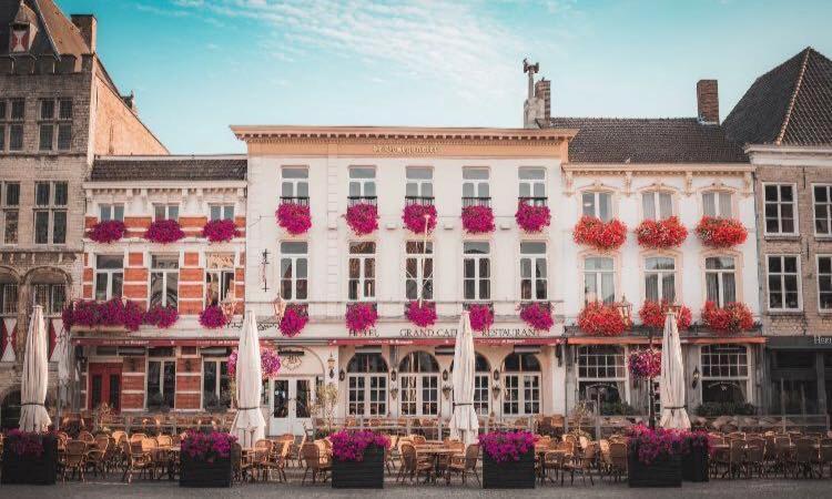 Grand Cafe Hotel De Bourgondier Bergen op Zoom Esterno foto