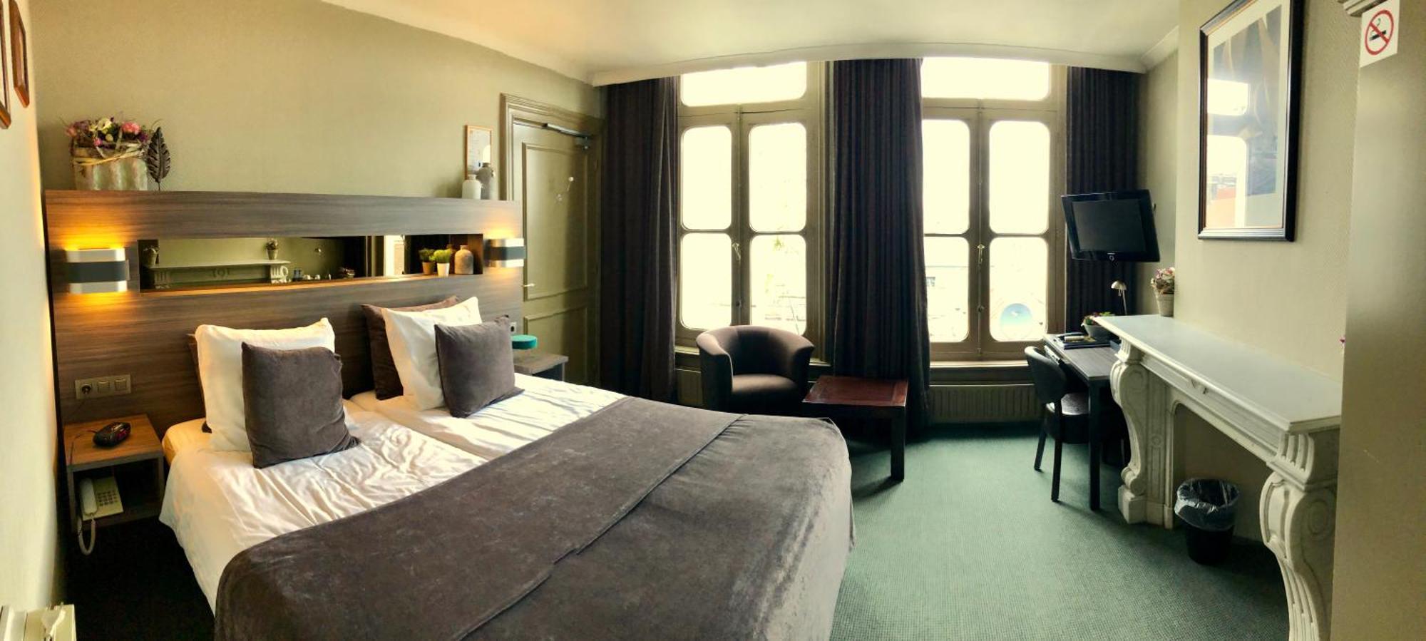 Grand Cafe Hotel De Bourgondier Bergen op Zoom Esterno foto