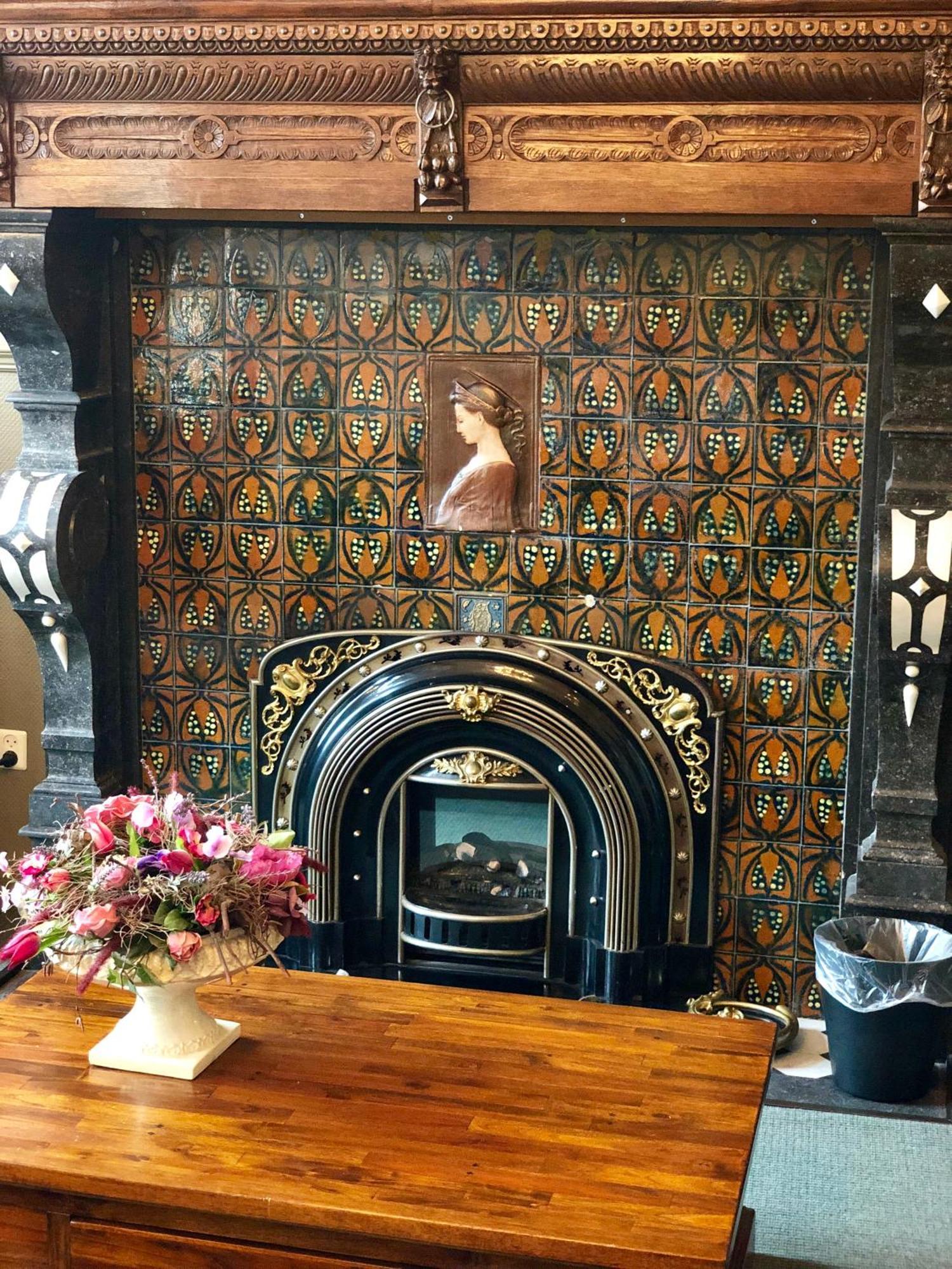 Grand Cafe Hotel De Bourgondier Bergen op Zoom Esterno foto