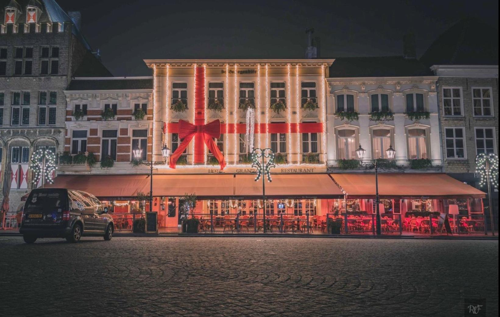 Grand Cafe Hotel De Bourgondier Bergen op Zoom Esterno foto